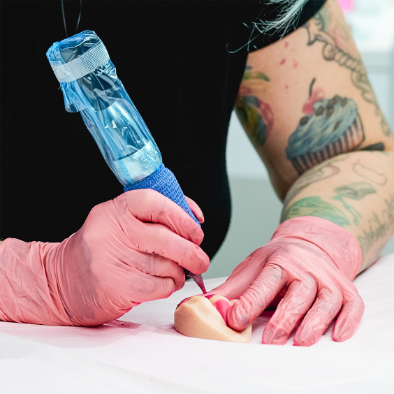 A Pound of Flesh PMU øvelseslæber og piercing kropsstykke