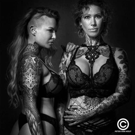 TA(R)TTOO sort og hvid bordbog